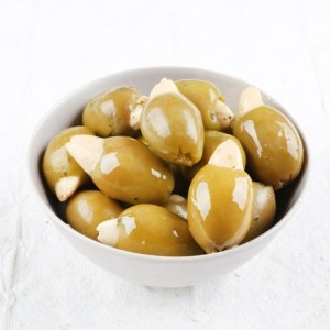 OLIVES FARCIES AUX AMANDES